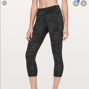 Lululemon Camo Speed Up Capri Leggings Sz 2